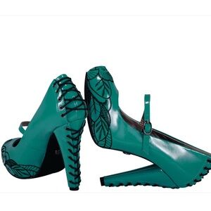 T.U.K size 6 EUC Blue Corset Heels with Stiletto